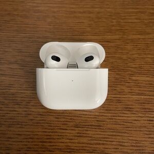 Apple AirPods with Lightning Charging Case (3rd Generation)